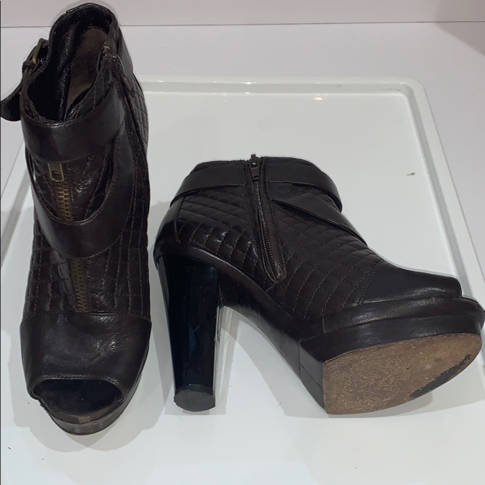 Shoes - Picture 3 of 4